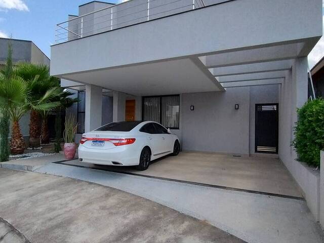 #1414 - Casa para Venda em Taubaté - SP - 2