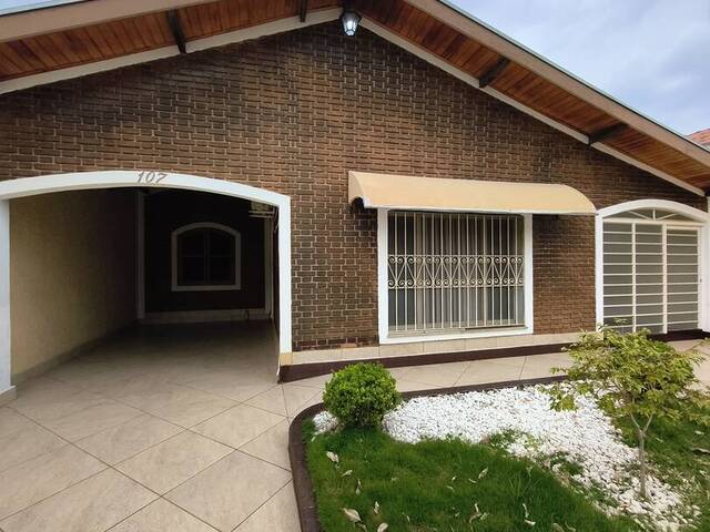 #1449 - Casa para Locação em Taubaté - SP - 2