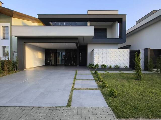 #623 - Sobrado para Venda em Taubaté - SP