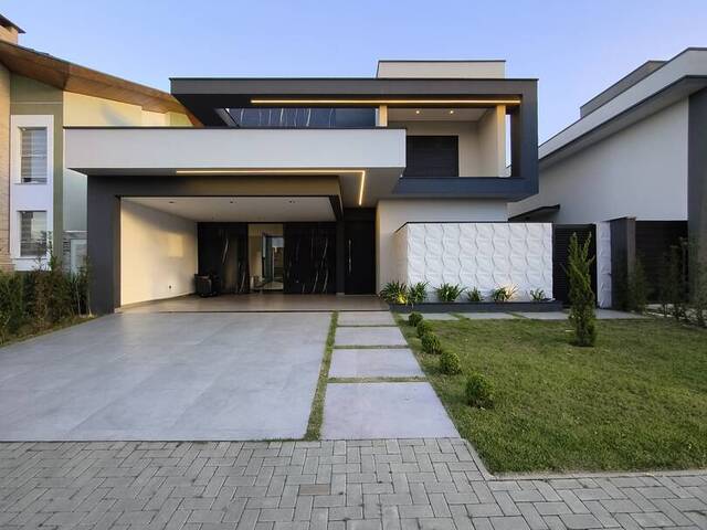 #623 - Sobrado para Venda em Taubaté - SP